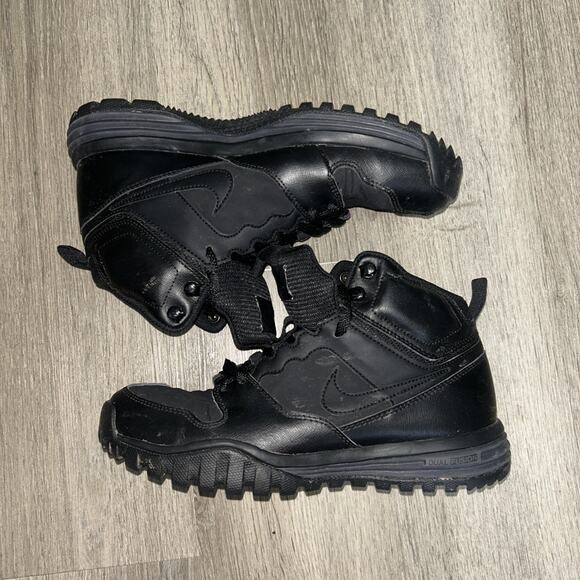 Nike Youth Dual Fusion Hills Mid 695784-004 Black Sneakers / Boots Shoes Size 7 main image 8